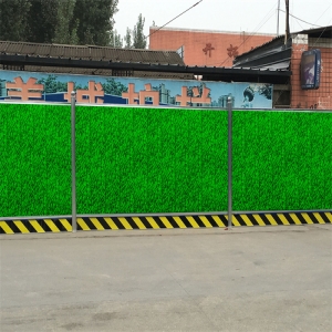 四川自贸区施工 金美城围挡规范整洁